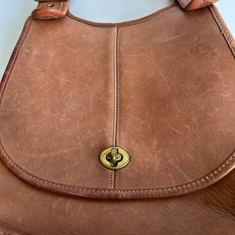 Coach Crescent Saddle 9235 British Tan Leather Shoulder Bag Good